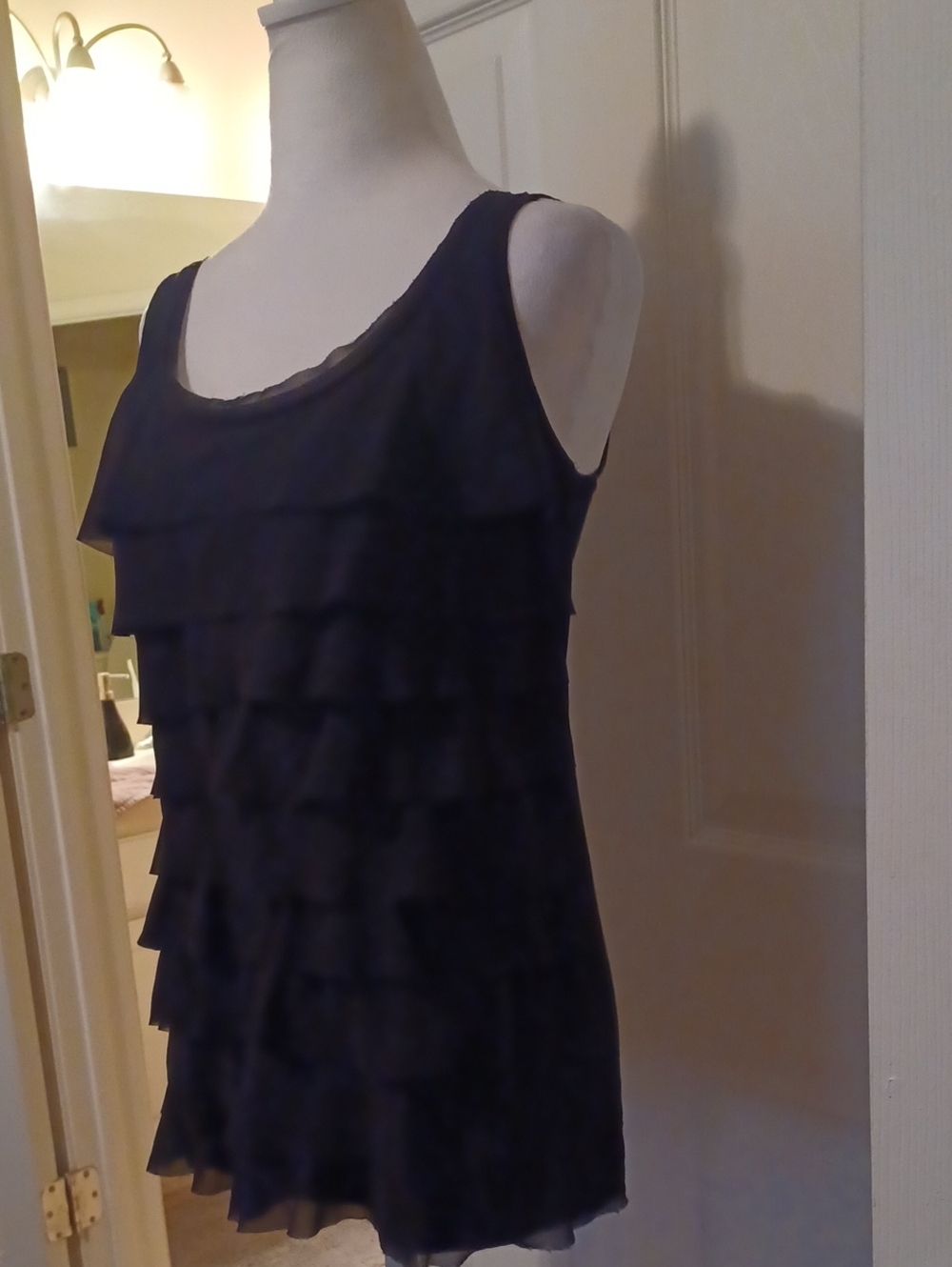 << LOFT Black Layered Ruffle Tank Top - Picture 6 of 9